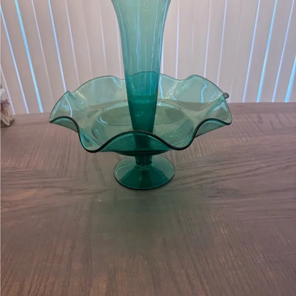 Distinctive elegant epergne Glass Vase and Bowl Set - Picture 5 of 9